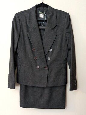 Harvé Benard Women's Charcoal Gray Skirt Suit. Size 8